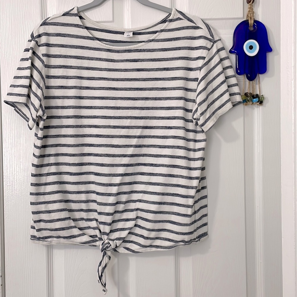 Front Tie Old Navy Shirt Ivory & Blue Size Large Good Condition